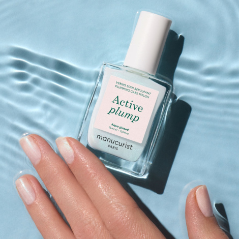 Лак для нігтів з колагеном та перламутровим молочним покриттям Manucurist Active™ Plump Aqua Glazed, 15 мл