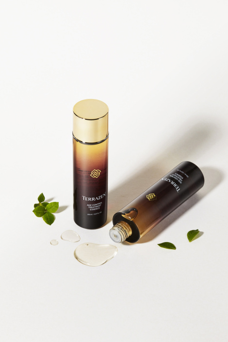 Омолоджуюча есенція для обличчя з природним комплексом проти зморшок Terrazen age control treatment essence, 150 мл