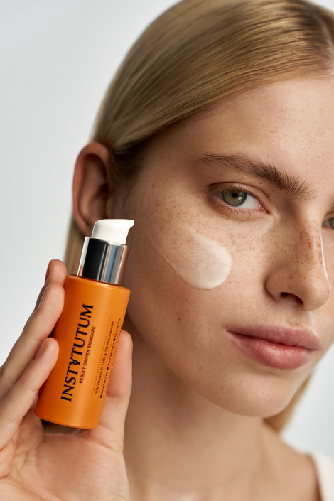 Сироватка з вітаміном С INSTYTUTUM ANTI-WRINKLE BRIGHTENING C-ERUM, 30 мл