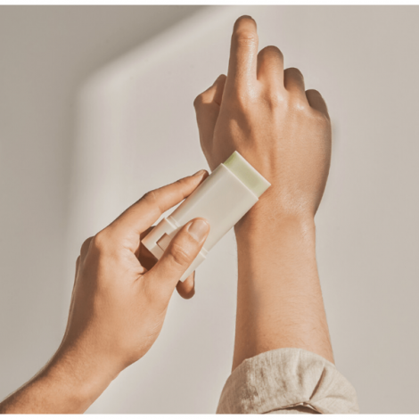 Сонцезахисний стік на основі екстракту полину та зеленого чаю BEAUTY OF JOSEON MATTE SUN STICK MUGWORT+CAMELIA, 18 г