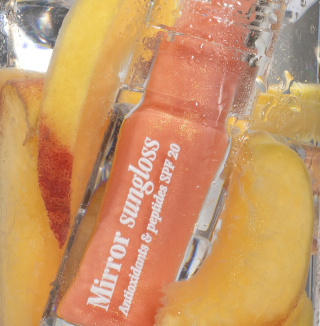 Блиск для губ Hugs Mirror Sungloss Antioxidants & Peptides Sparkling Bellini SPF 20+ PA++, 5,5 мл